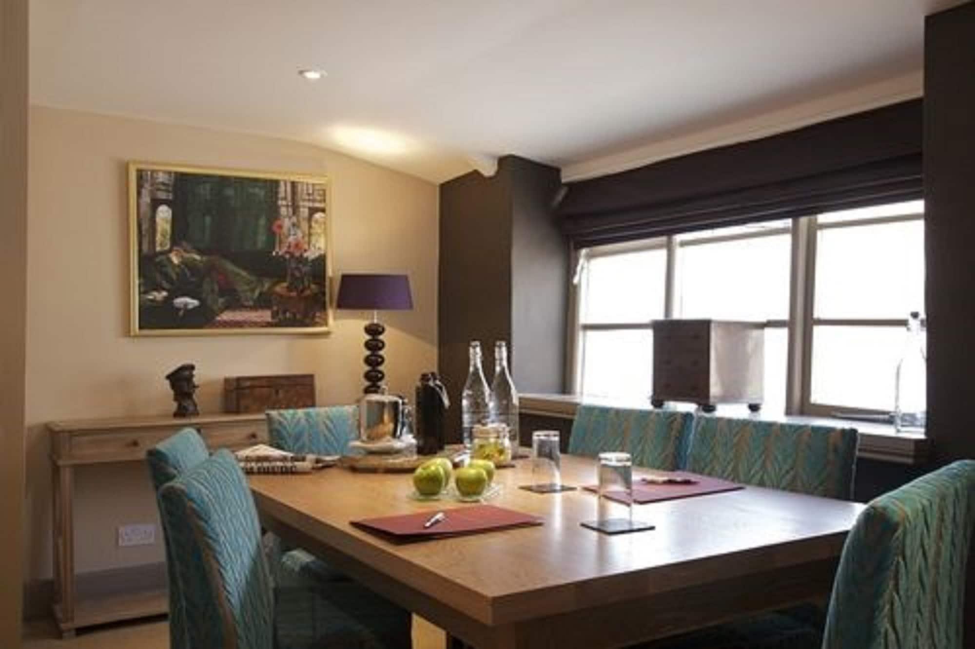 The Feathers Hotel Woodstock Extérieur photo